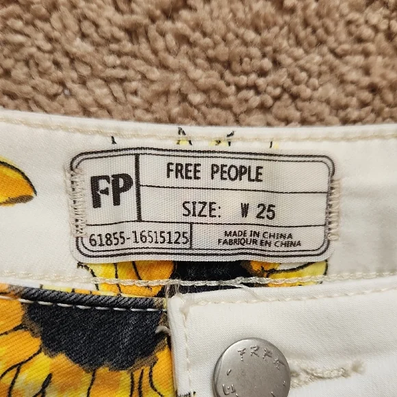 Sunflower Print Flare Pants - Picture 12 of 12